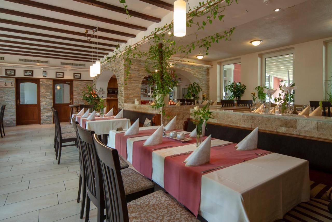 Hotel Zum Zecher 3*