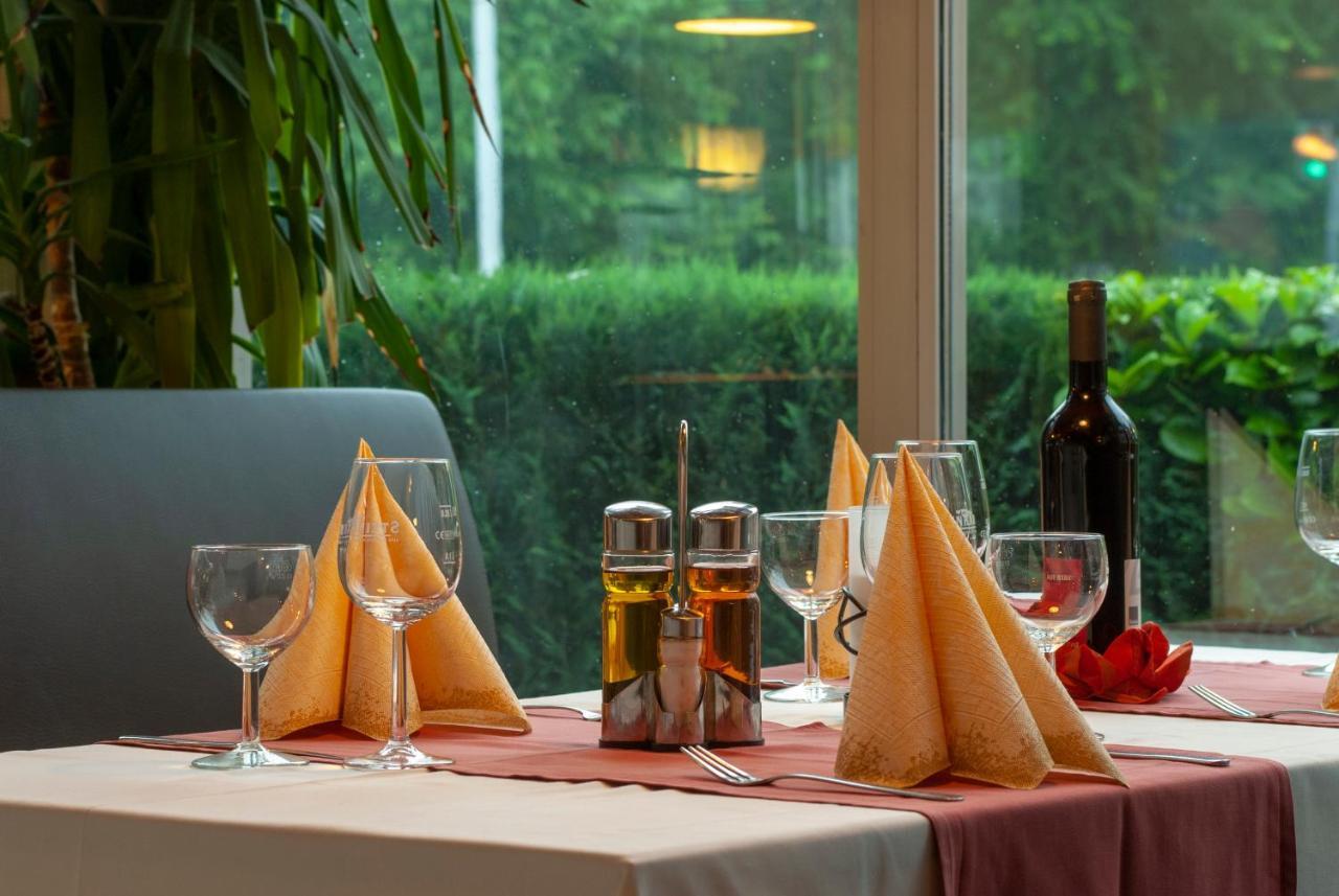 Zum Zecher Hotel 3*